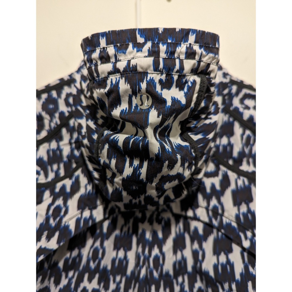 Lululemon RARE Downtime Sprinkler IKAT Hooded Vented Jacket Seawheeze Size 8 - Picture 4 of 8